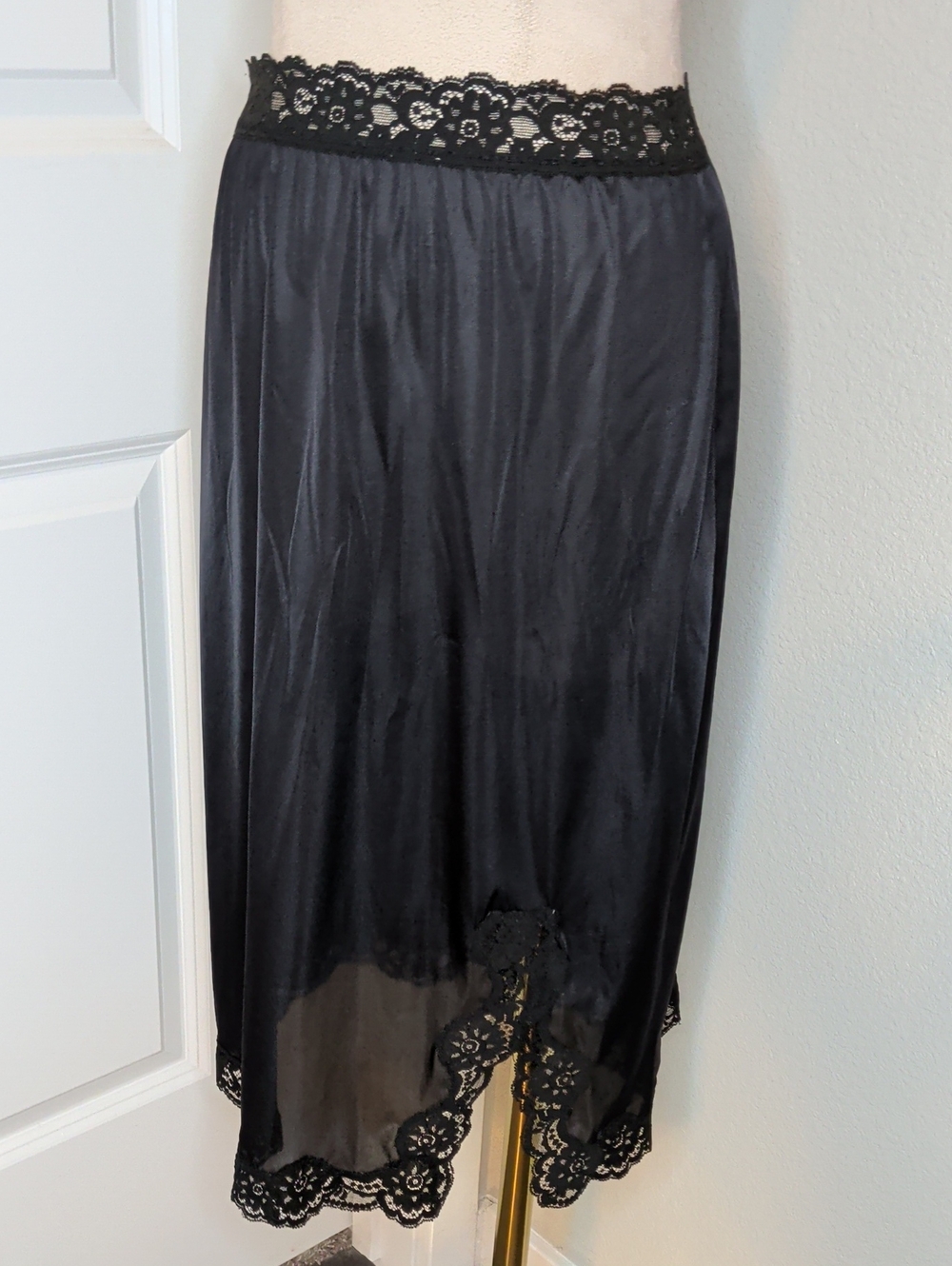 Vintage 60s Vassarette Midi Slip Black Lace Trim Side Slit SZ M